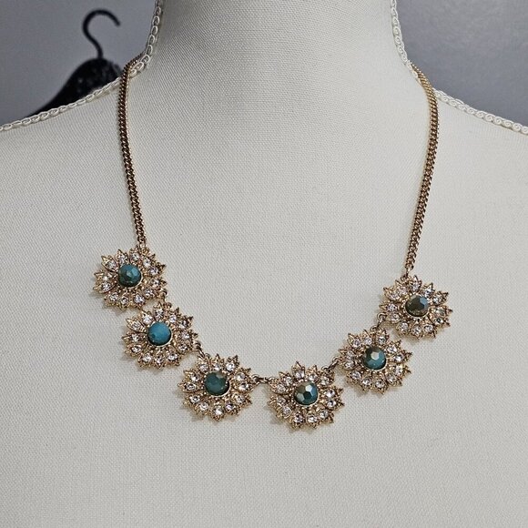 💎Vintage Aquamarine Rhinestones Inlaid Flower Gold Tone Necklace - Picture 4 of 9